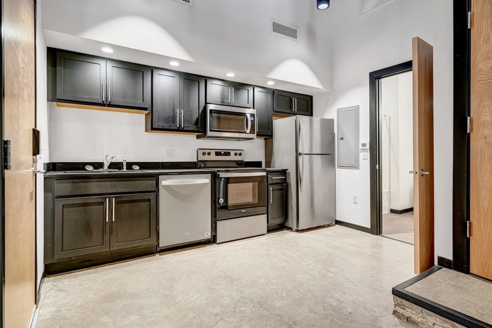 Waterloo Apartment: 325 E Park Avenue