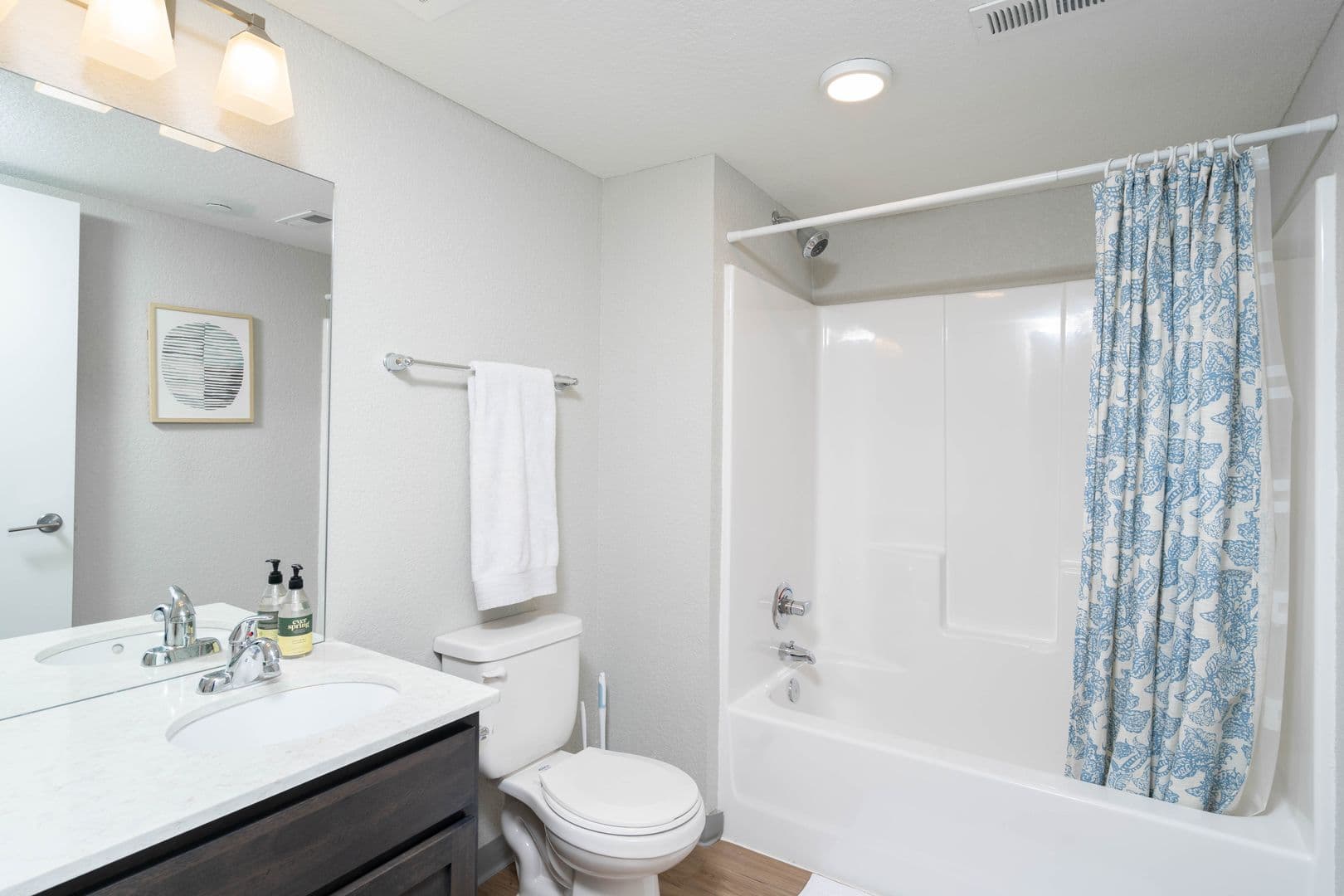 Cedar Falls Apartment: 200 W 1st St