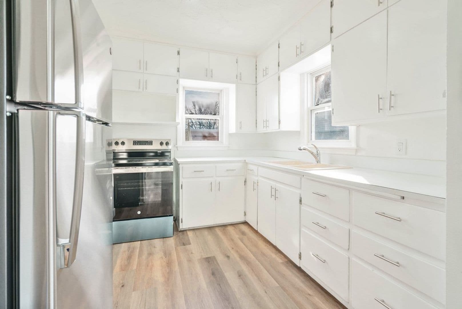Cedar Falls House: 2303 Main St