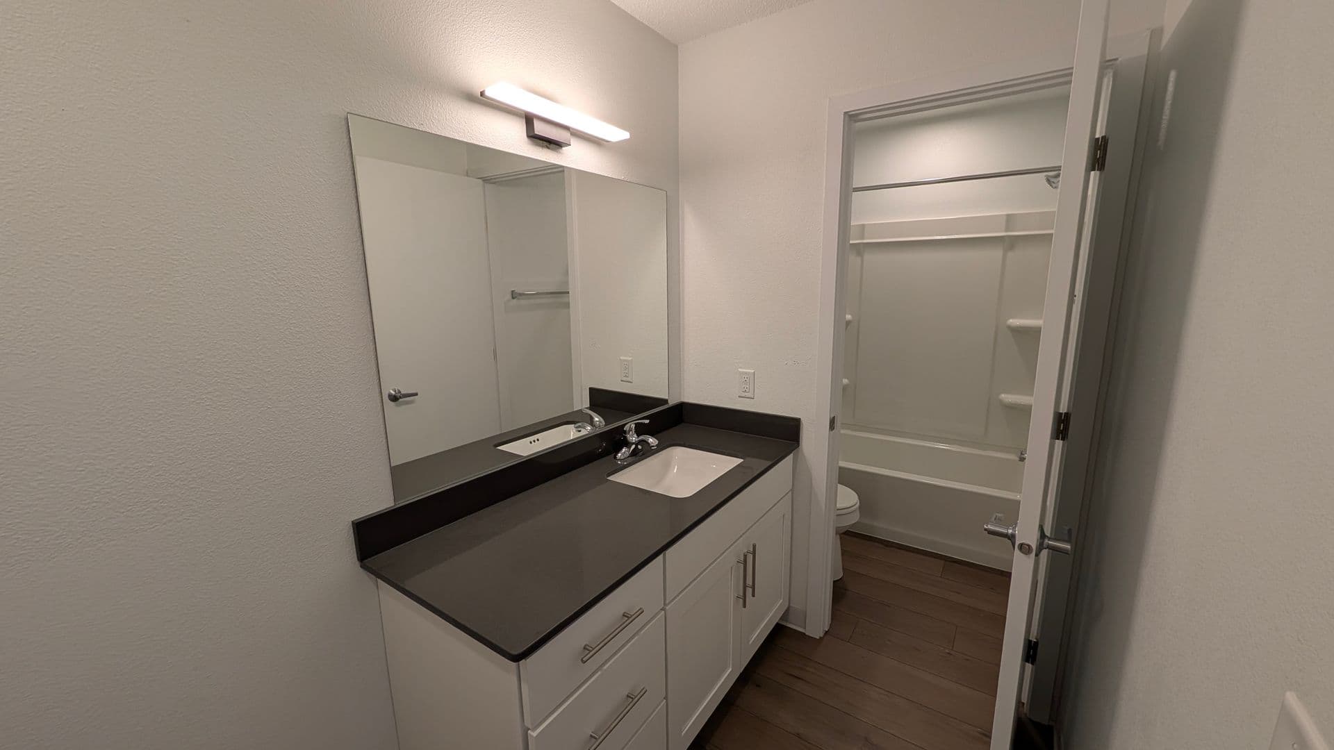 Cedar Falls Apartment: 4711 University Ave