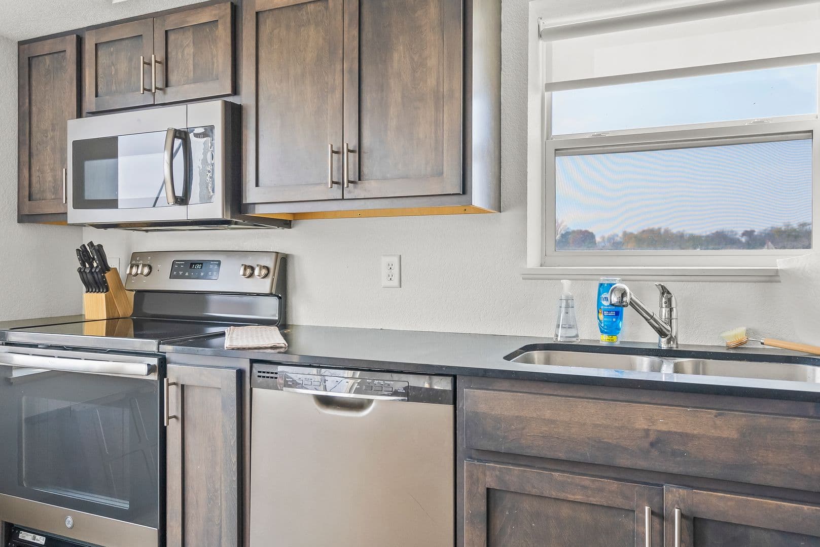 Waterloo Apartment: 21 W Jefferson Street