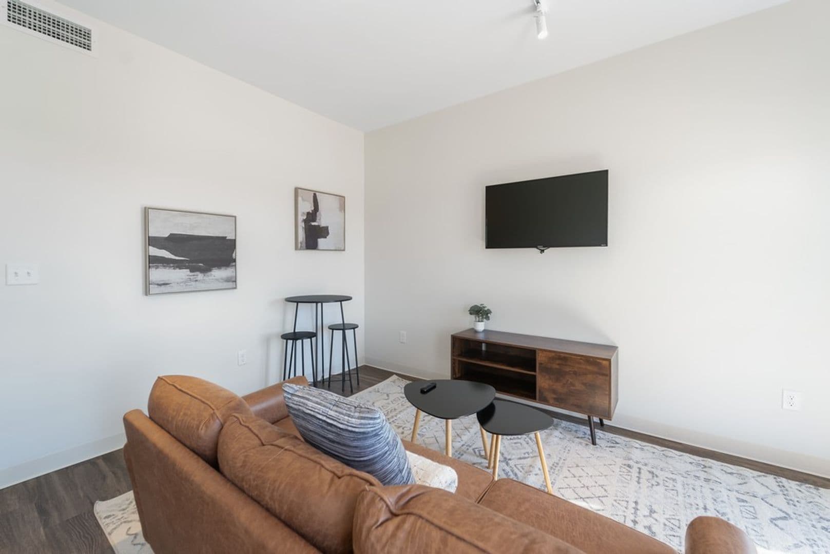 Cedar Falls Apartment: 825 Bluegrass Cir
