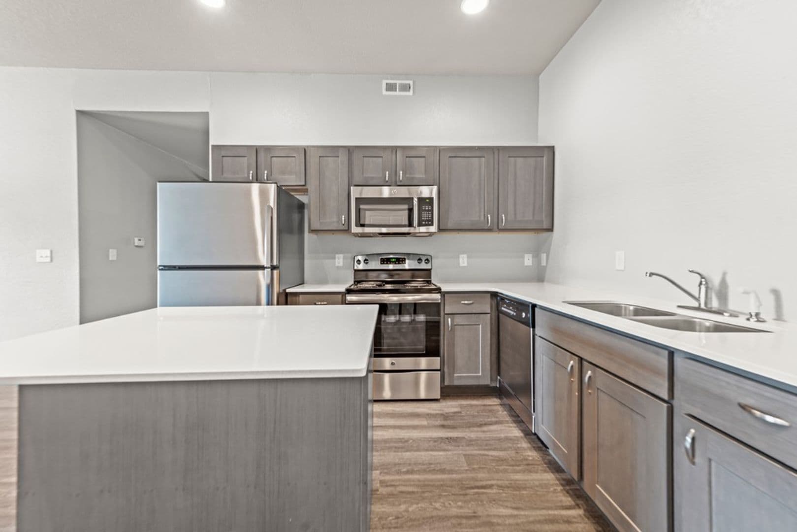 Cedar Falls Apartment: 2019 Olive St