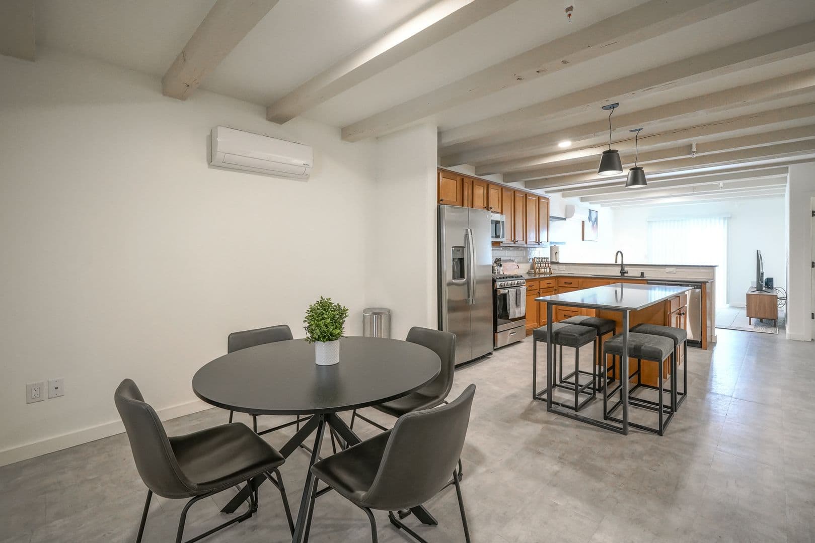 Albuquerque Apartment: 11930 Menaul BLVD NE