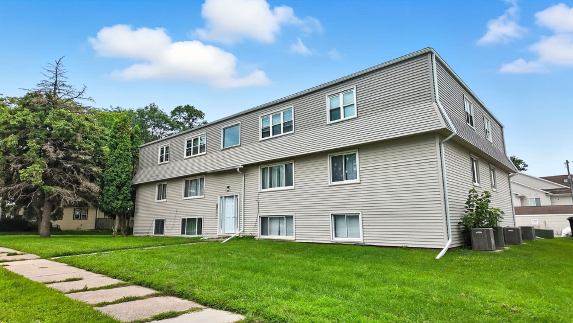 Waterloo Apartment: 1008 Leavitt St