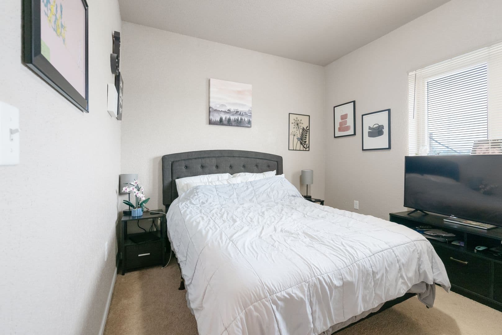 Cedar Falls Apartment: 2215 College St