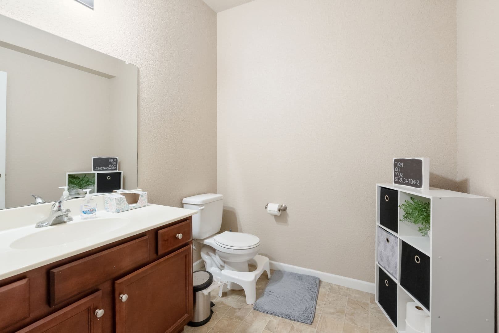 Cedar Falls Apartment: 2215 College St