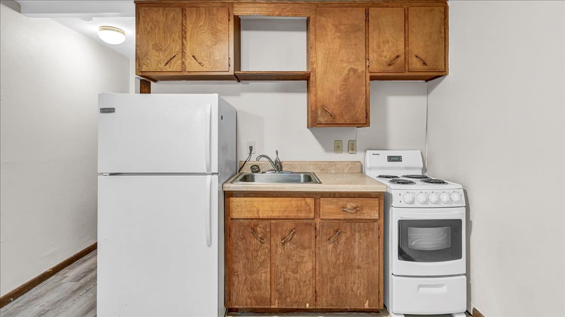 Cedar Falls Apartment: 2500 Olive St