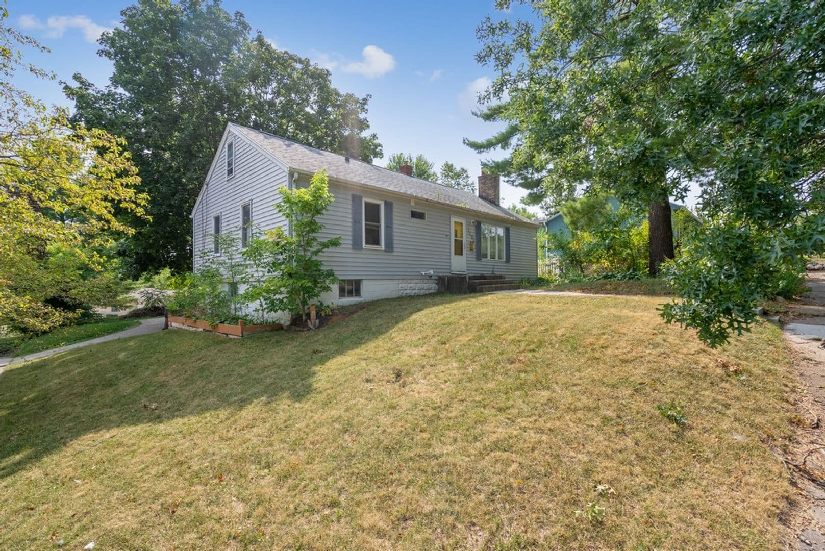 Cedar Falls House: 1604 Olive St
