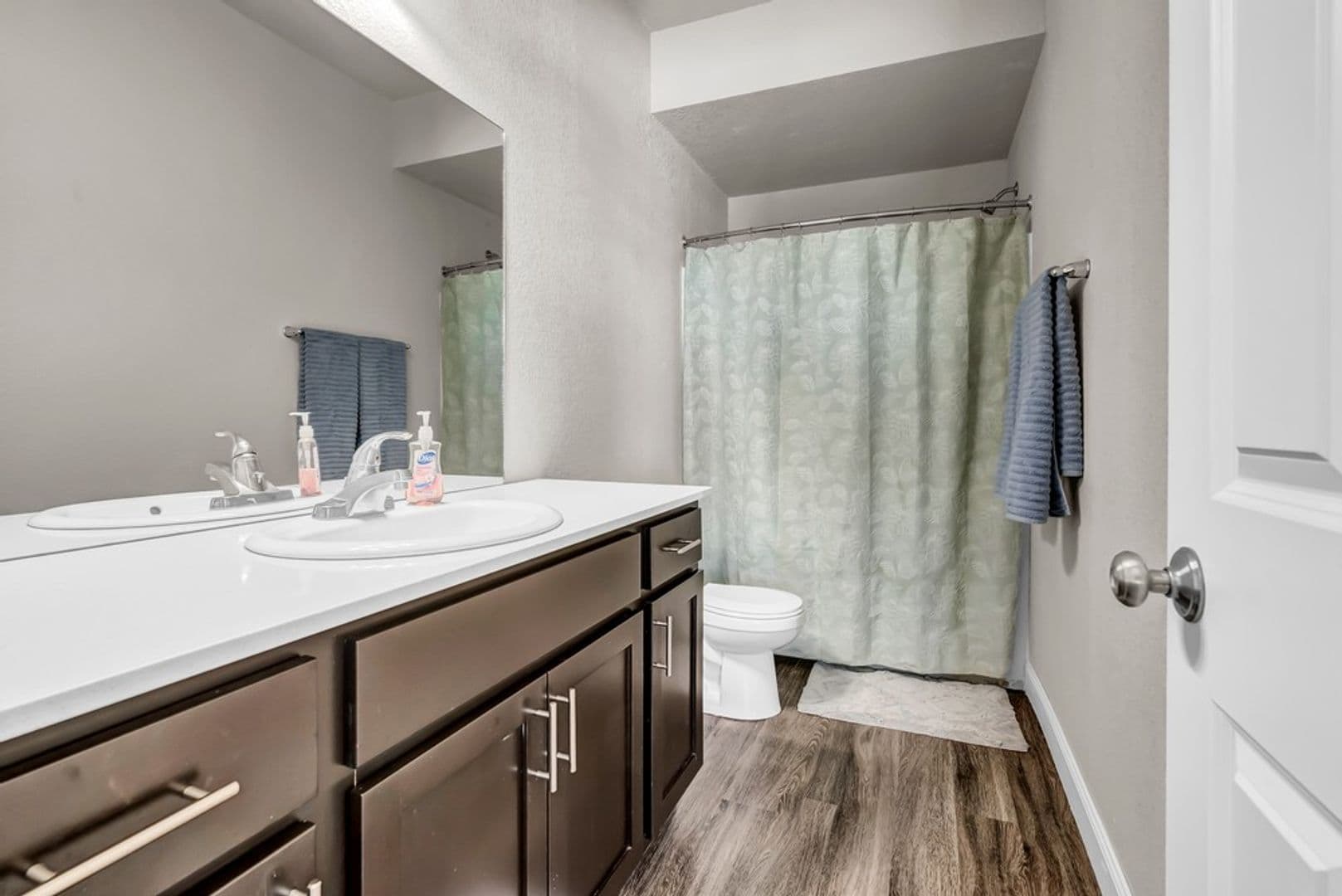 Waverly Apartment: 2103 4th Street SW