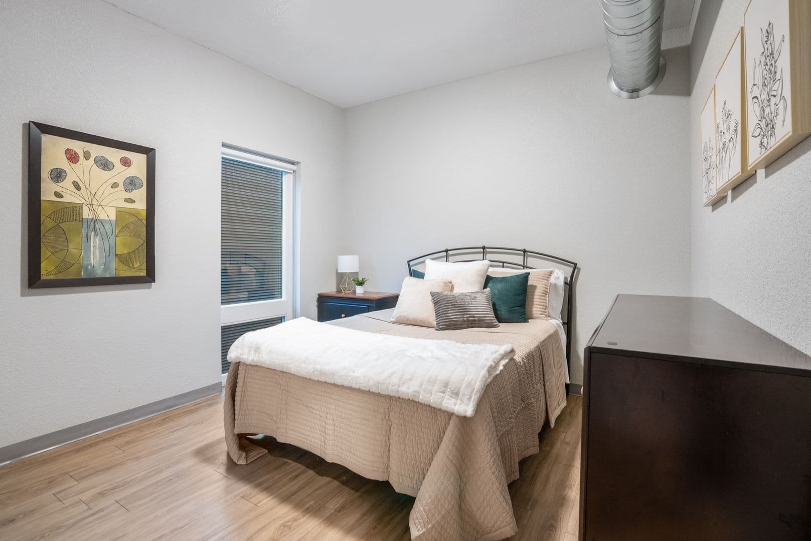Cedar Falls Apartment: 200 W 1st St