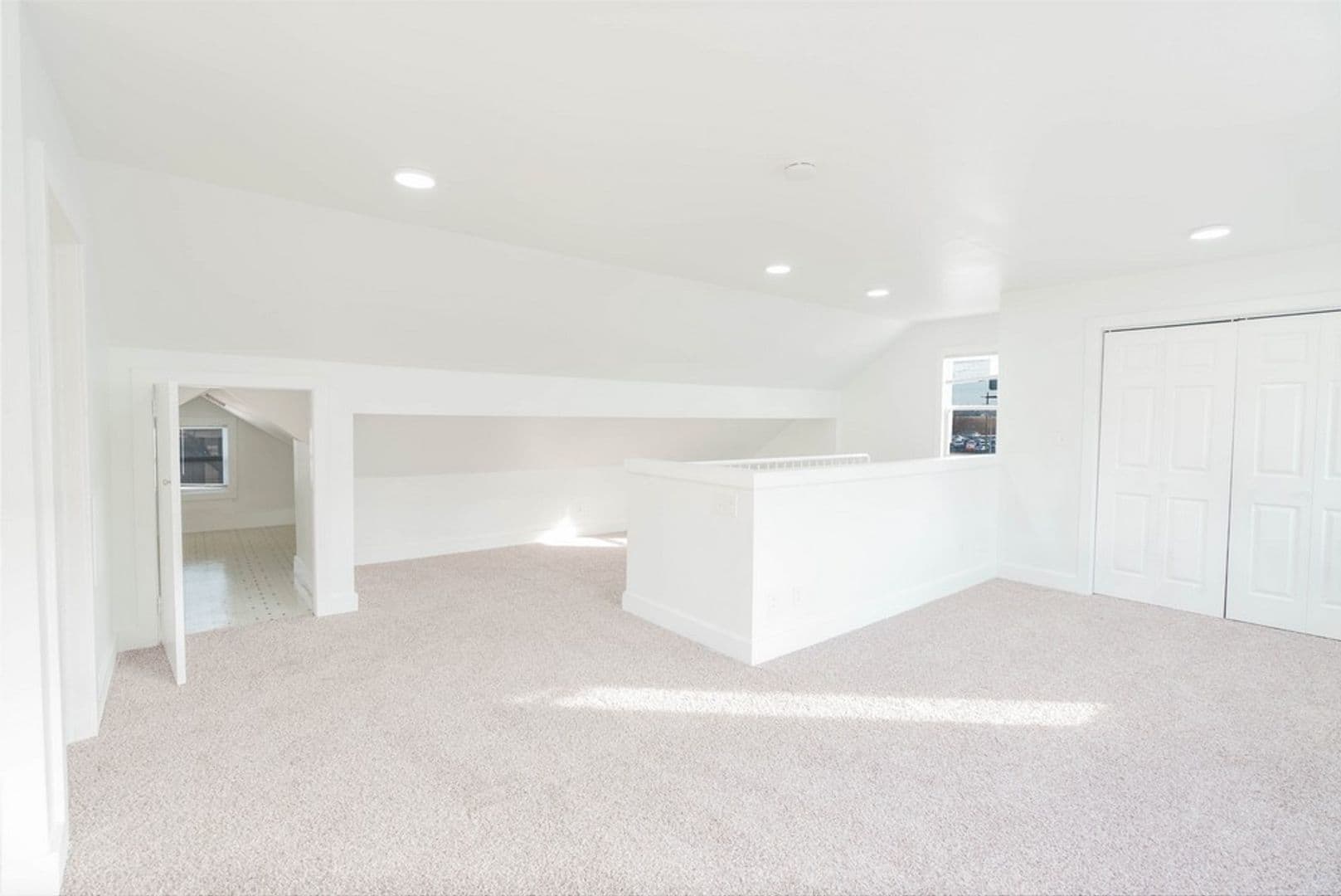 Cedar Falls House: 2303 Main St