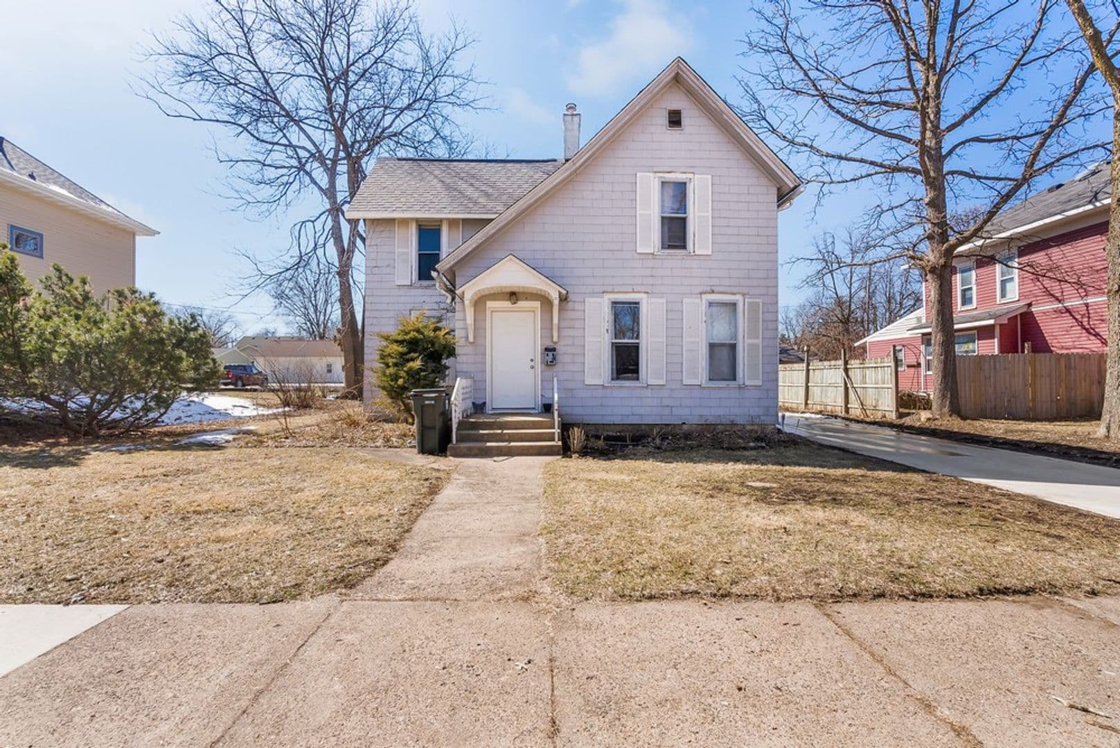 Cedar Falls House: 709 Iowa St