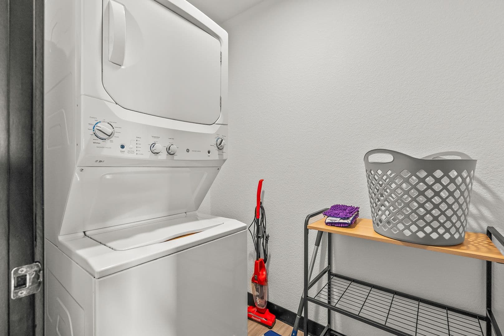 Waterloo Apartment: 21 W Jefferson Street