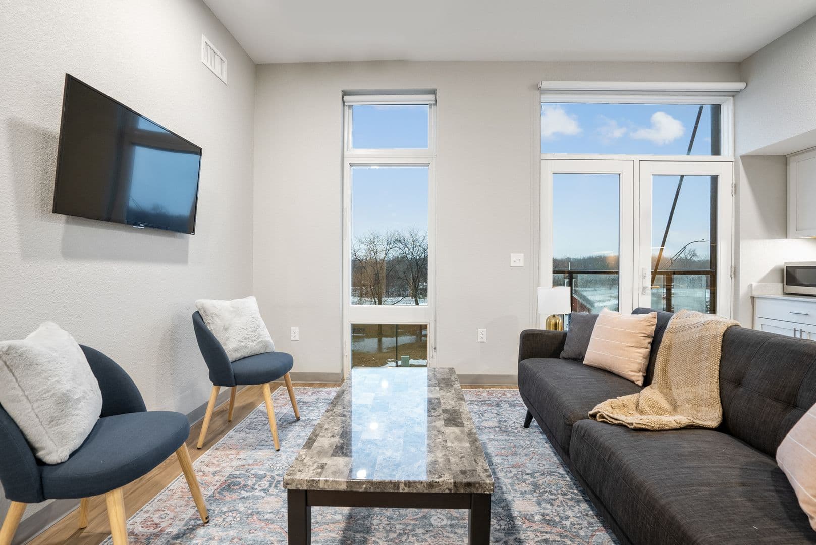 Cedar Falls Apartment: 200 W 1st St