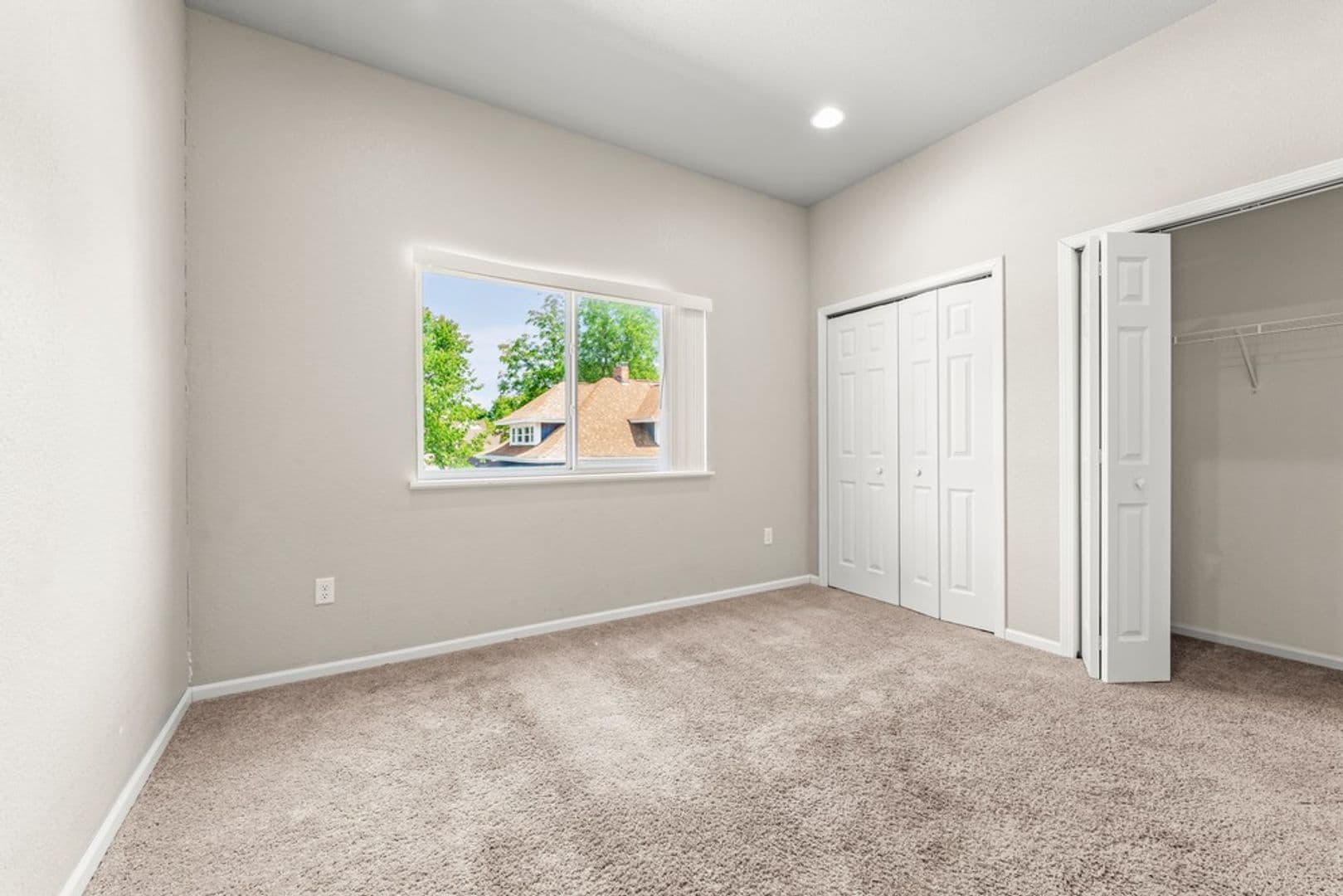 Cedar Falls Apartment: 2019 Olive St