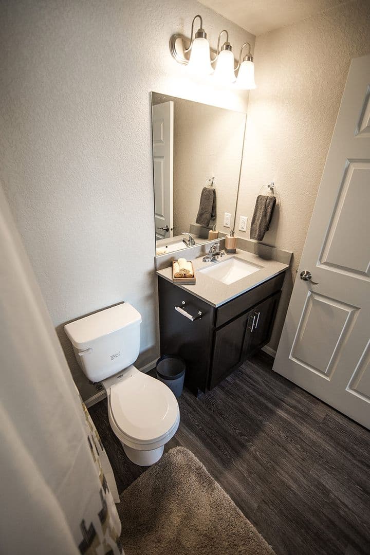Waverly Apartment: 2113 4th Street SW