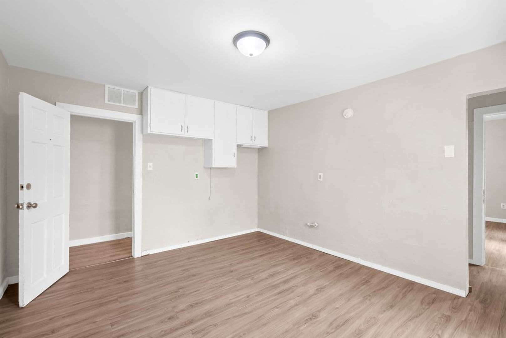 Cedar Falls Apartment: 2321 Iowa St