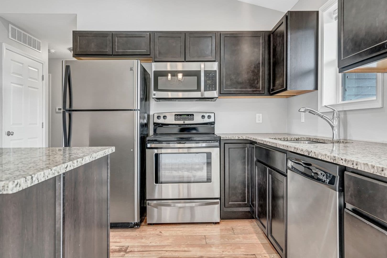Waterloo House: 5814 Summerland Dr