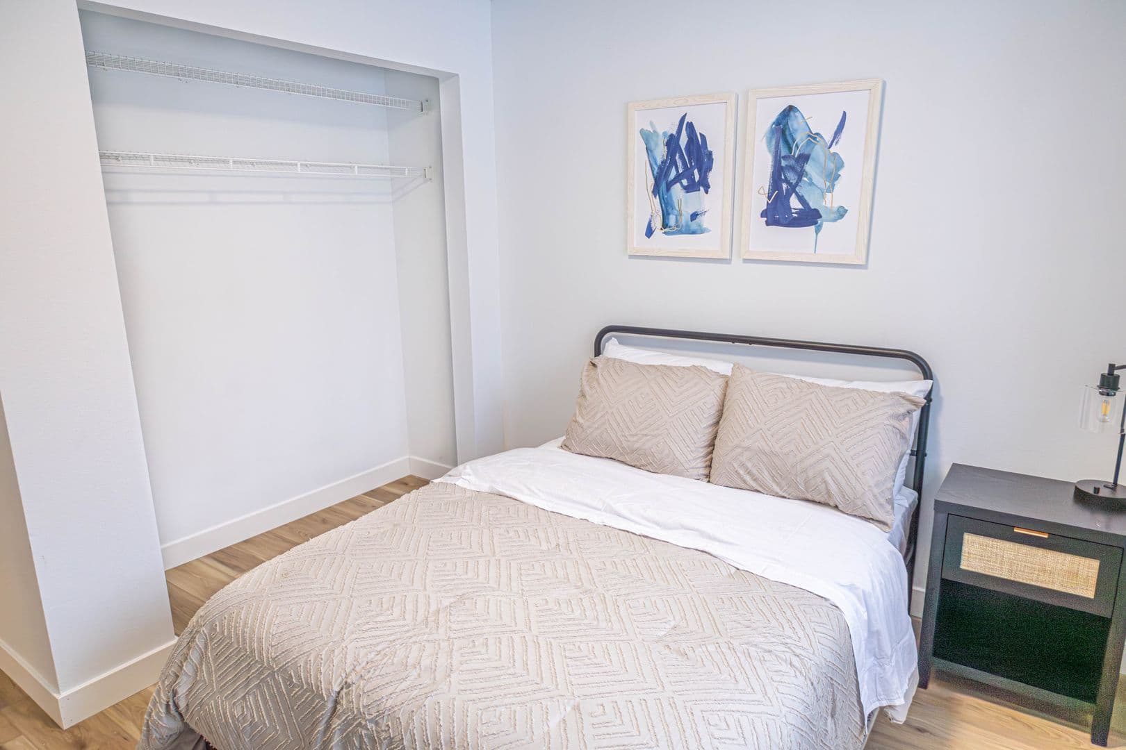 Waterloo Apartment: 6025 Donegal Cir