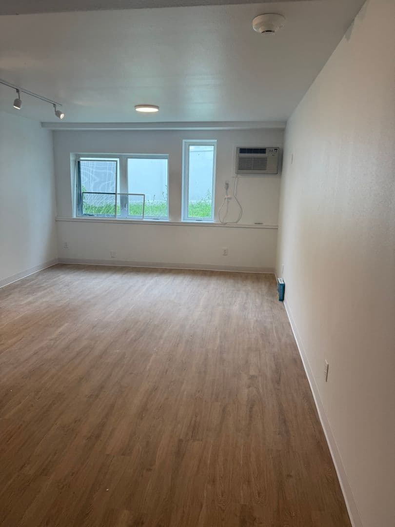 Cedar Falls Apartment: 4711 University Ave