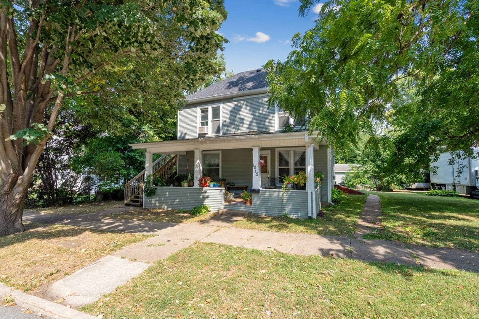 Cedar Falls Apartment: 1012 Clay St