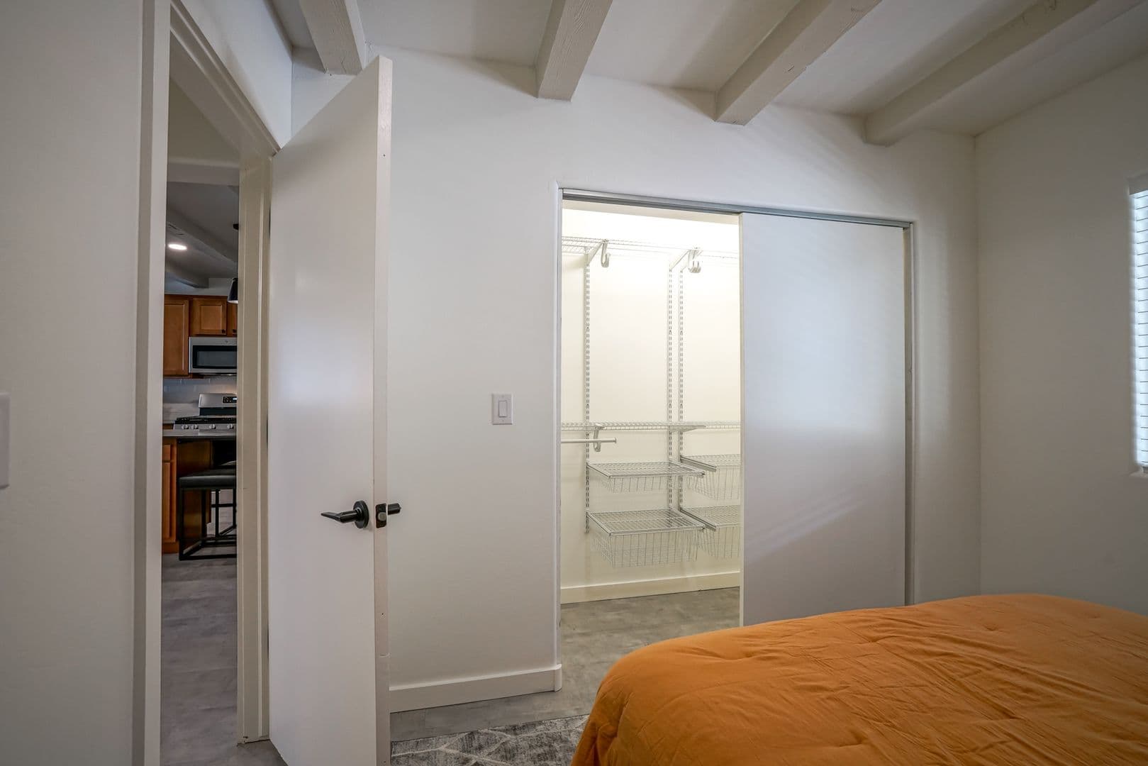 Albuquerque Apartment: 11930 Menaul BLVD NE