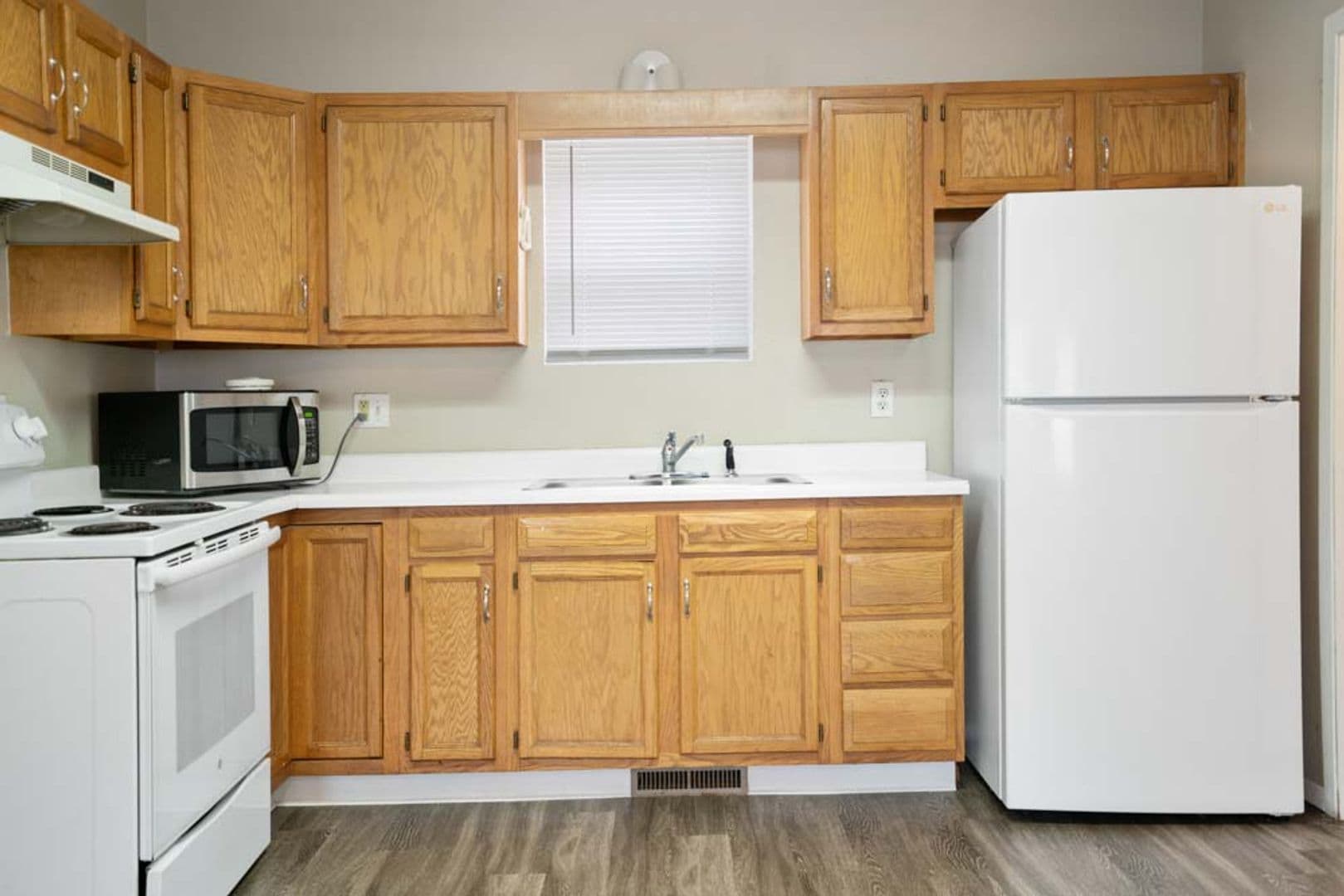 Cedar Falls Apartment: 2116 College St