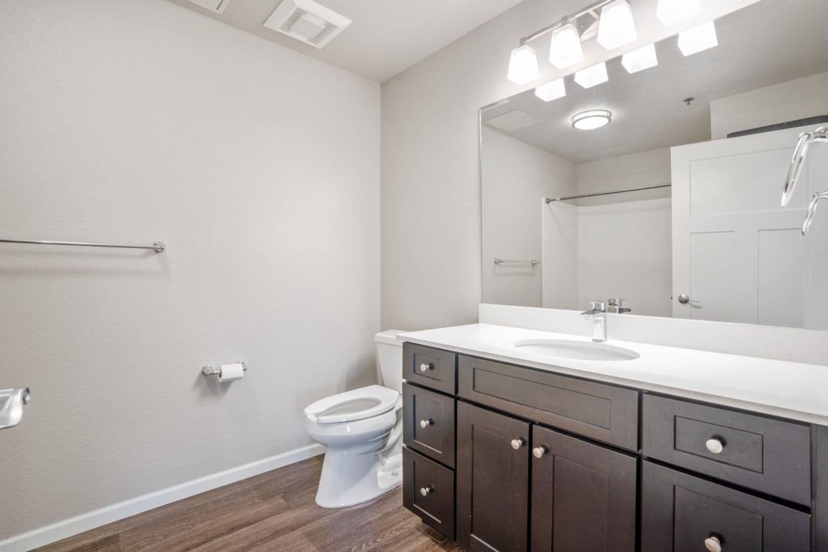 Waterloo Apartment: 45 W Jefferson Street