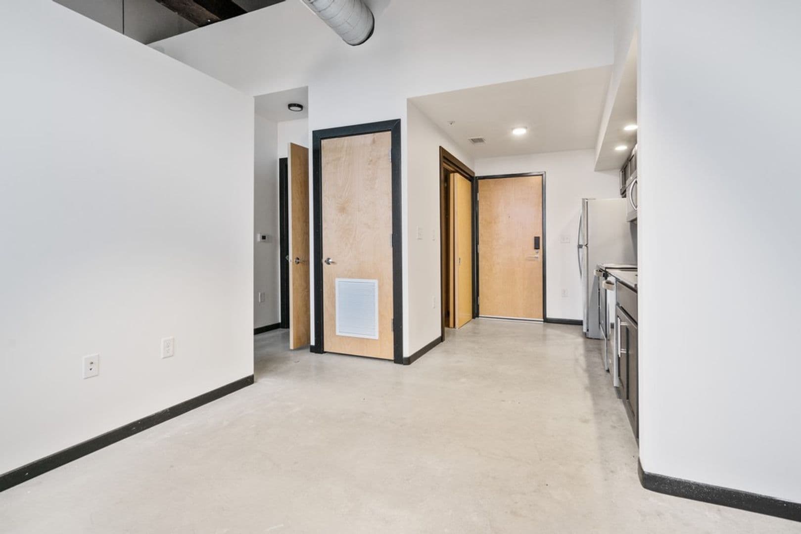 Waterloo Apartment: 325 E Park Avenue