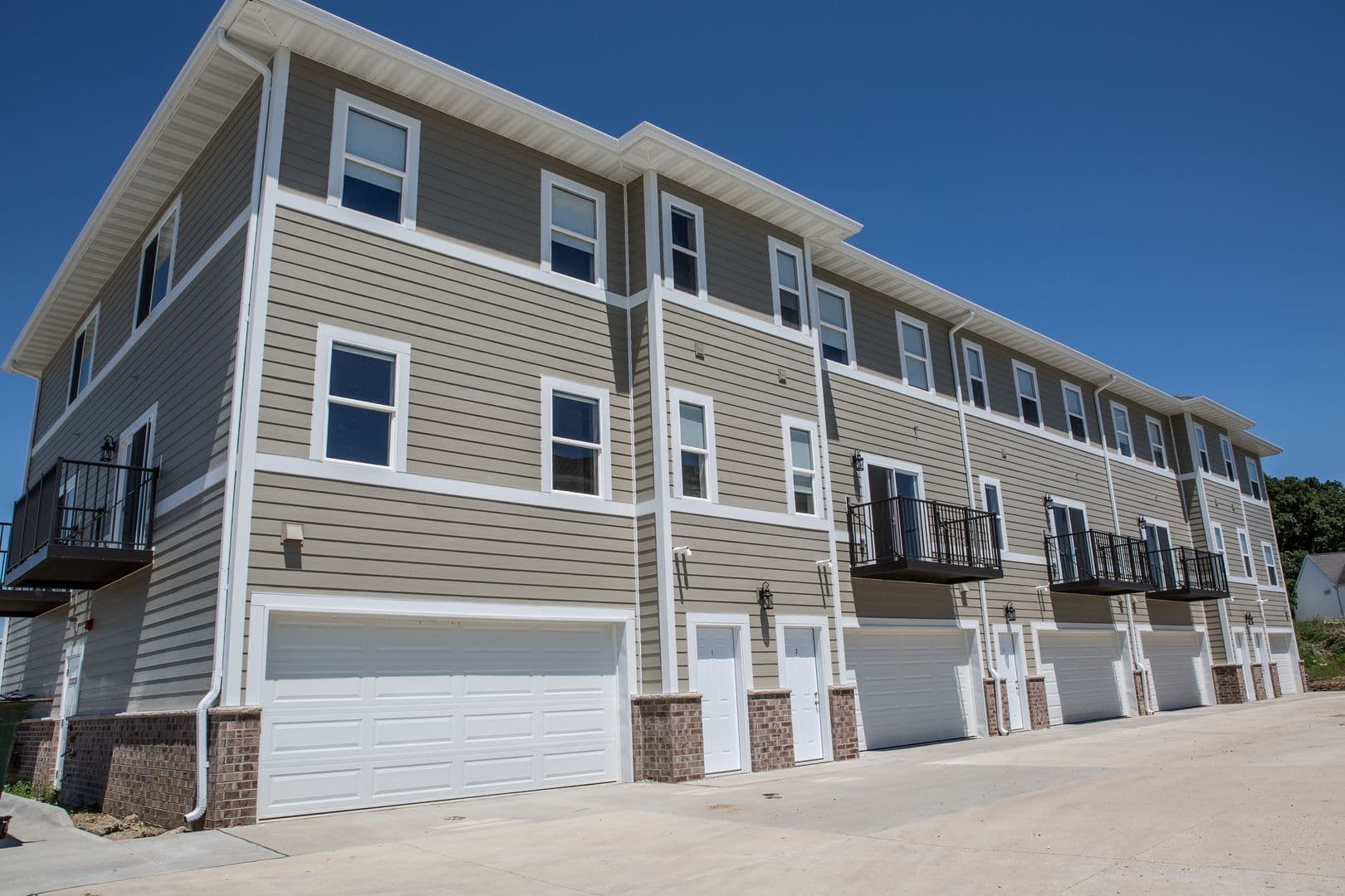 Waverly Apartment: 2103 4th Street SW