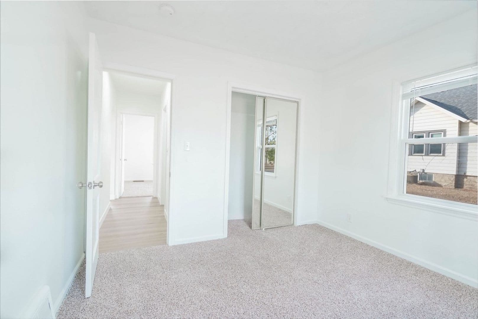 Cedar Falls House: 2303 Main St
