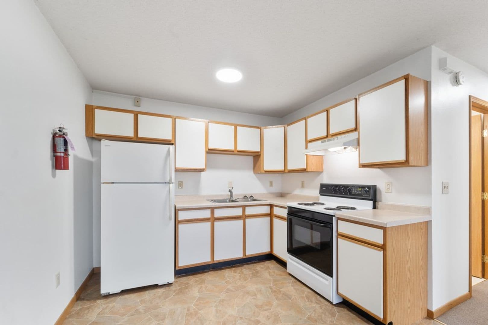 Calmar Apartment: 100 College View Dr