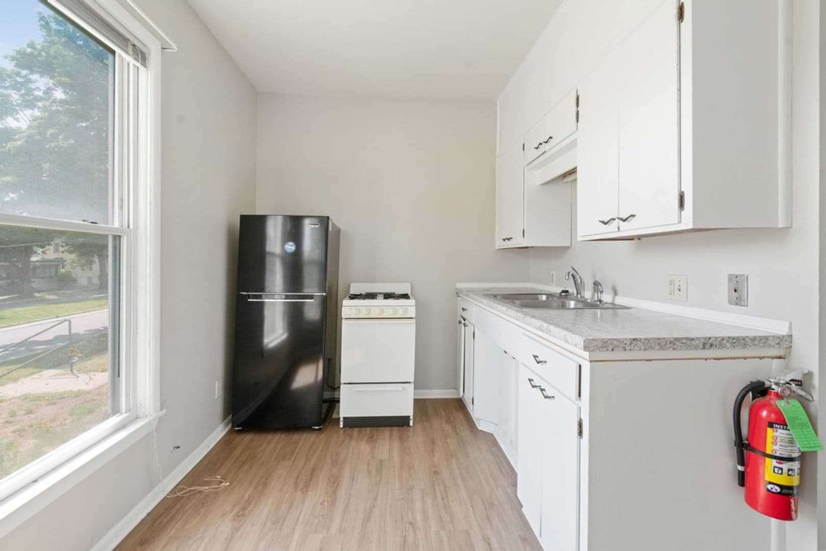 Cedar Falls Apartment: 2321 Iowa St