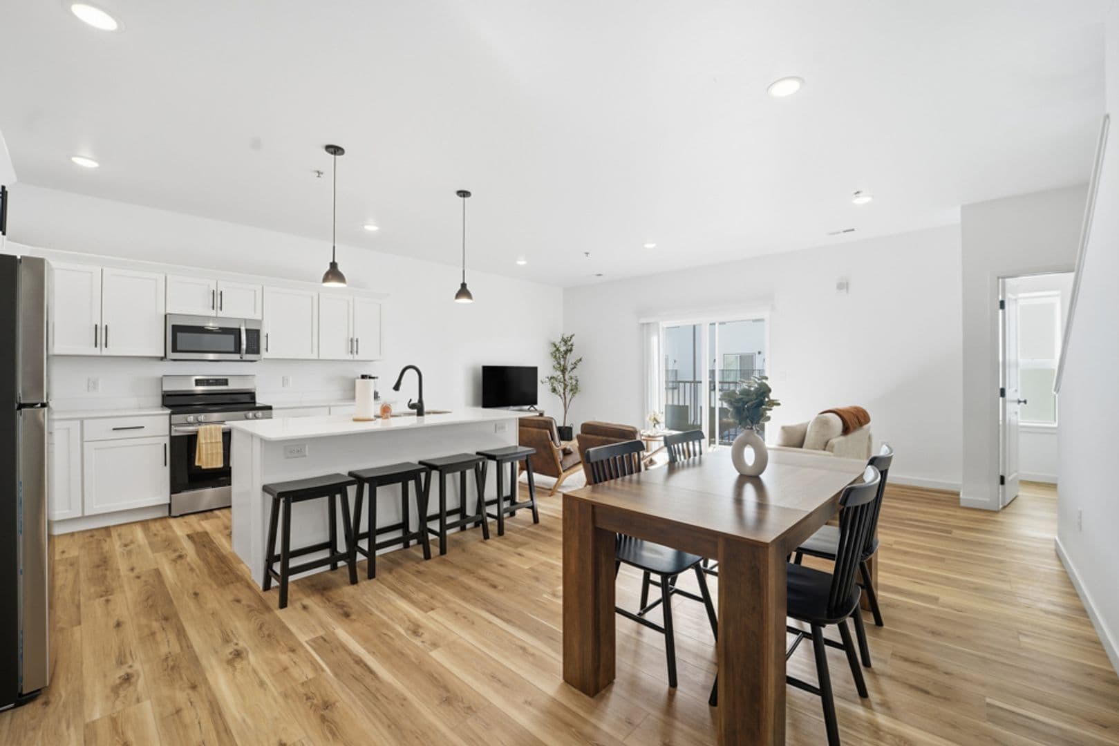 Cedar Falls Apartment: 402 Fast Ln