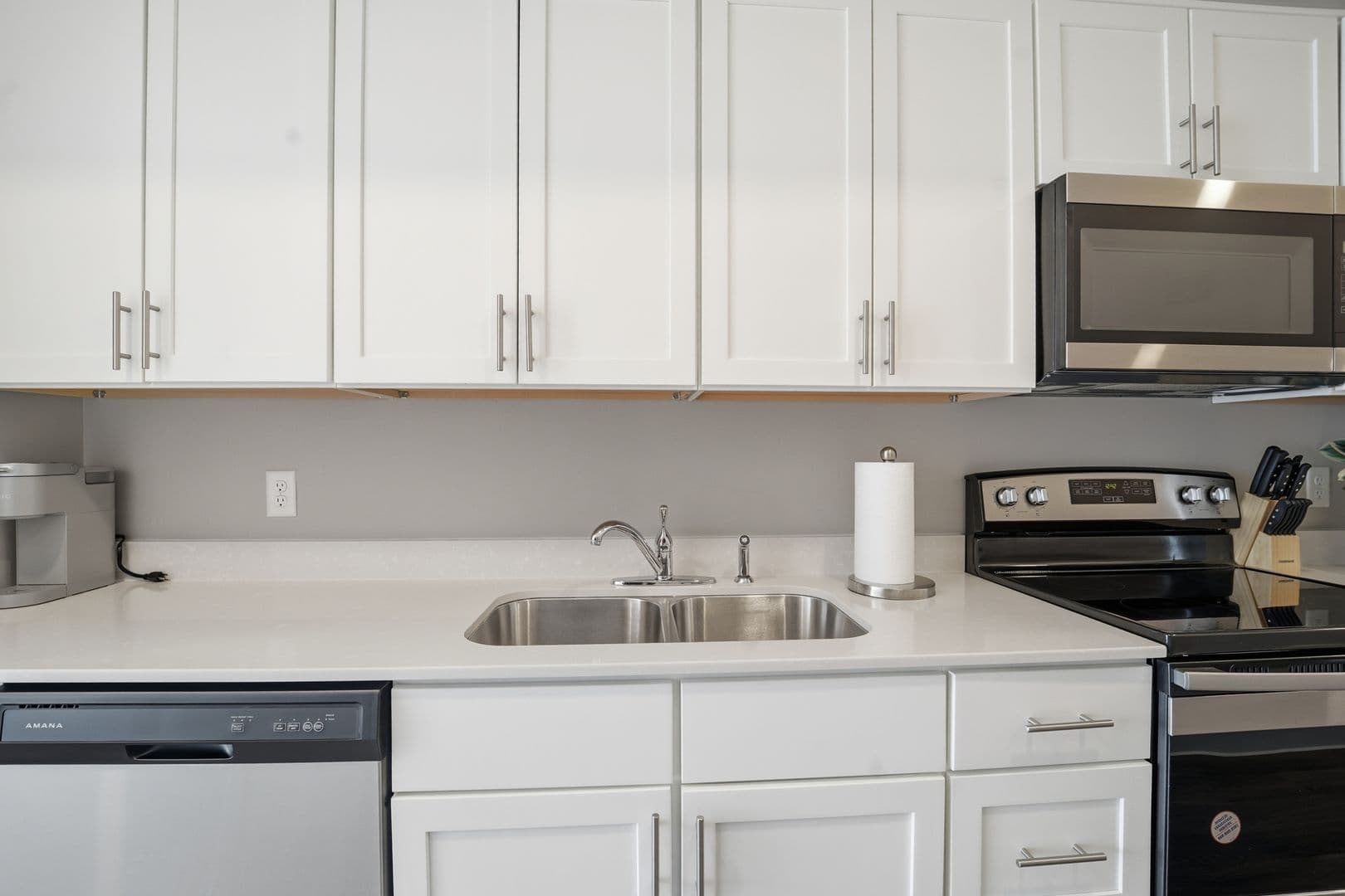 Cedar Falls Apartment: 825 Bluegrass Cir