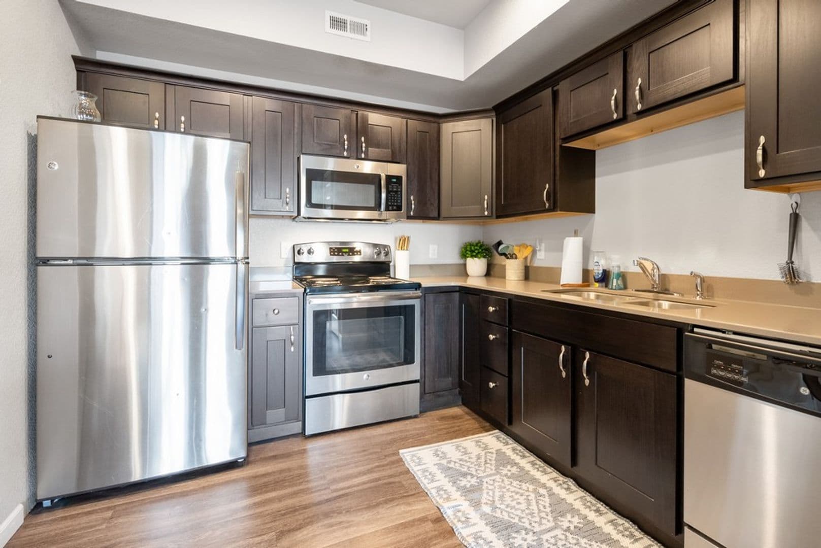 Cedar Falls Apartment: 1003 Bluegrass Cir