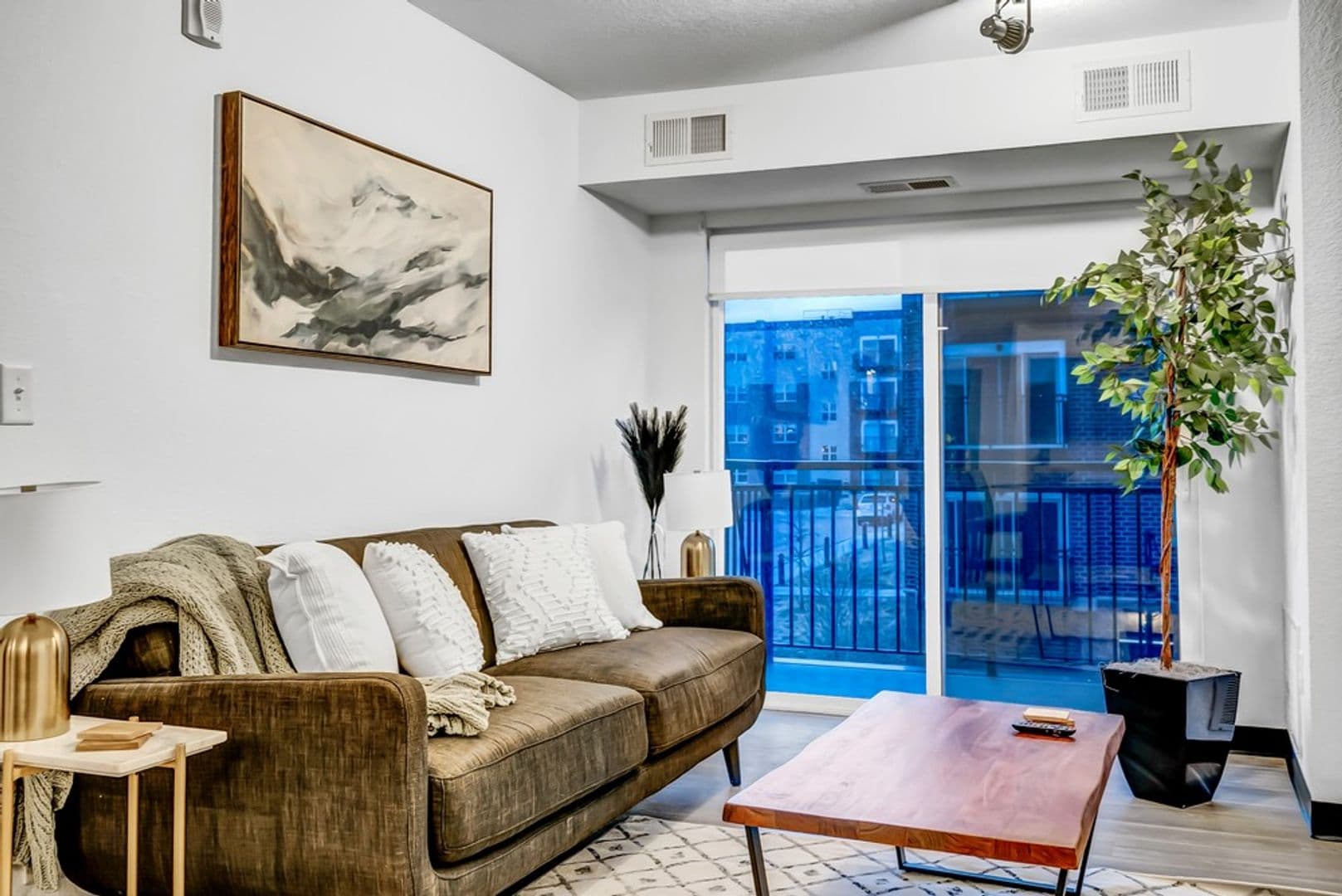 Waterloo Apartment: 21 W Jefferson Street