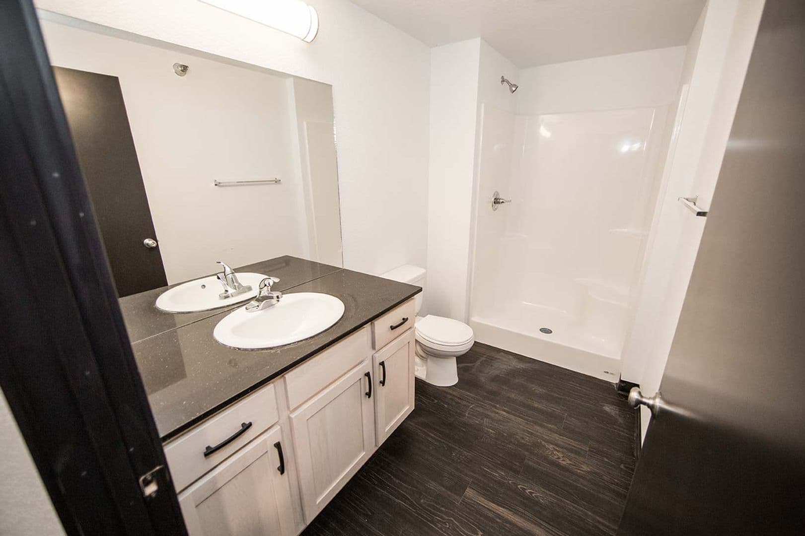 Cedar Falls Apartment: 917 W 23rd St