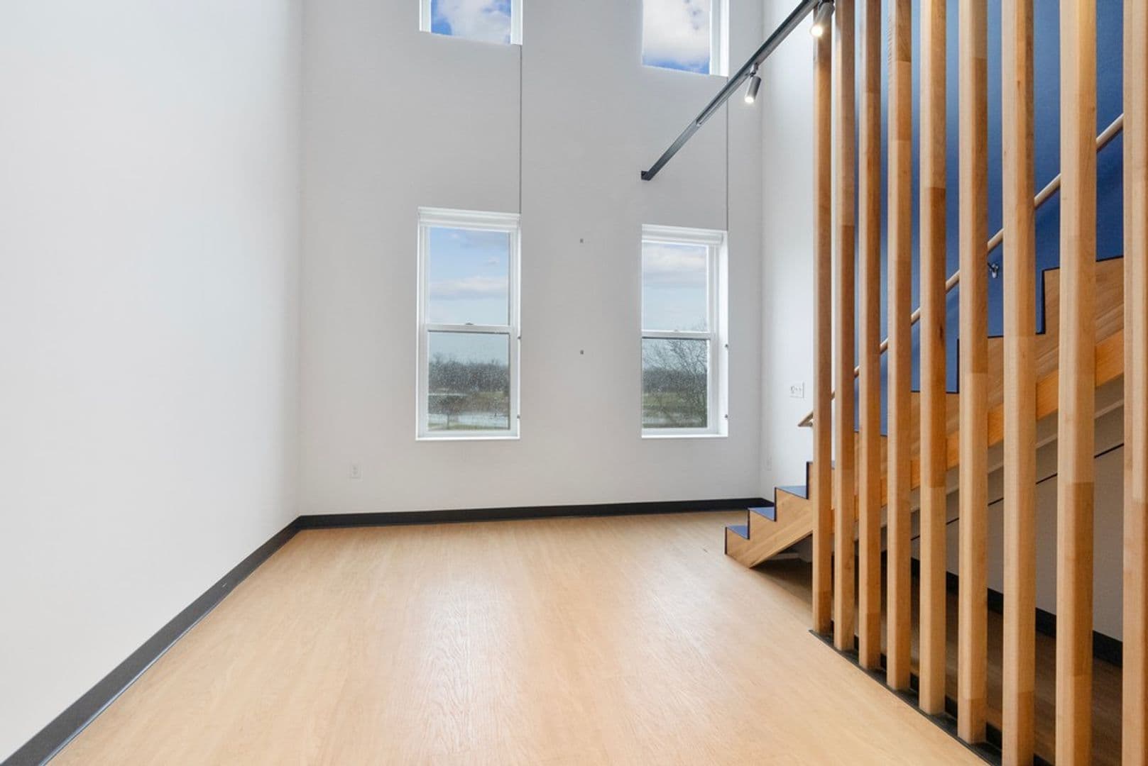 Cedar Falls Apartment: 100 E 2nd St