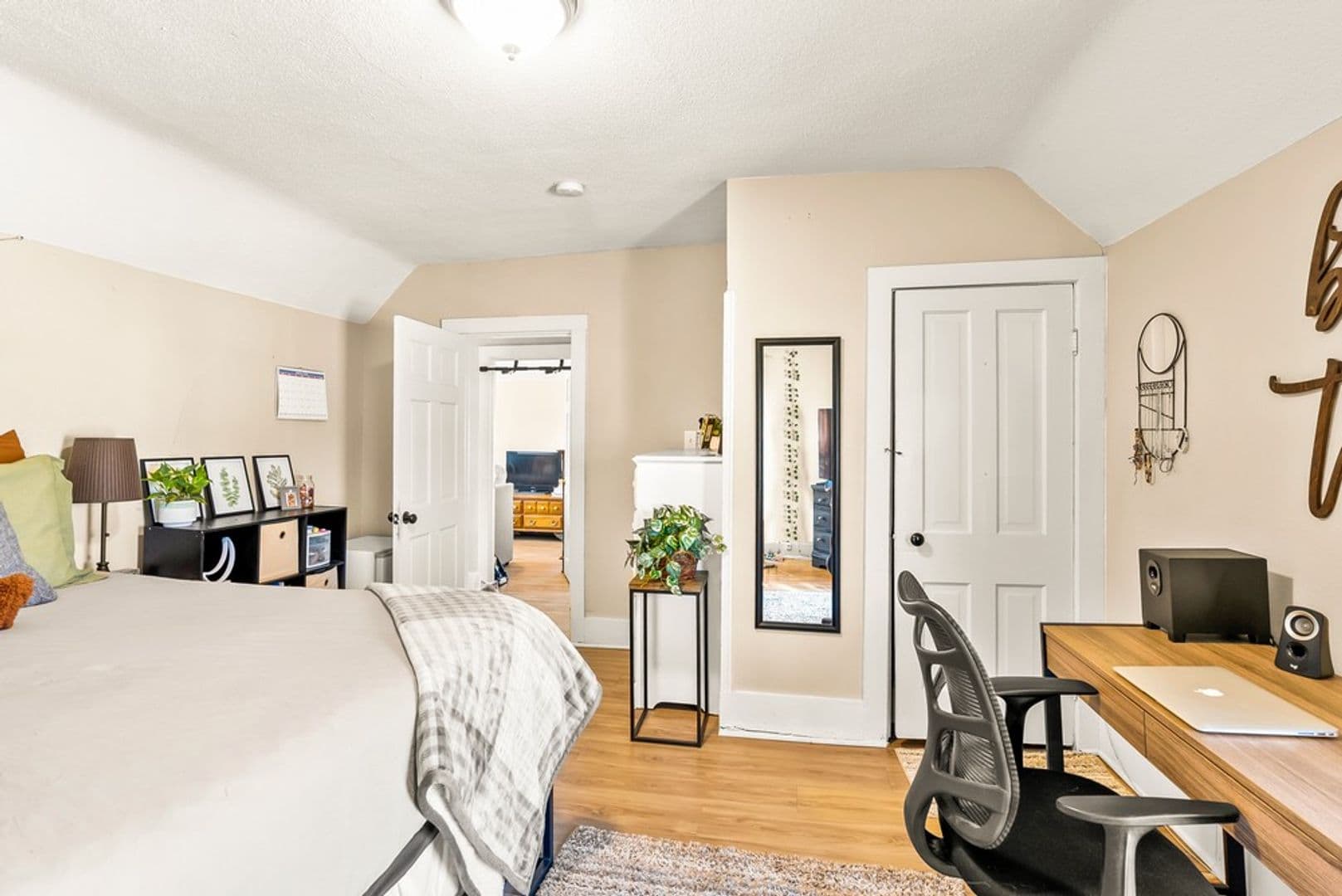 Cedar Falls House: 709 Iowa St