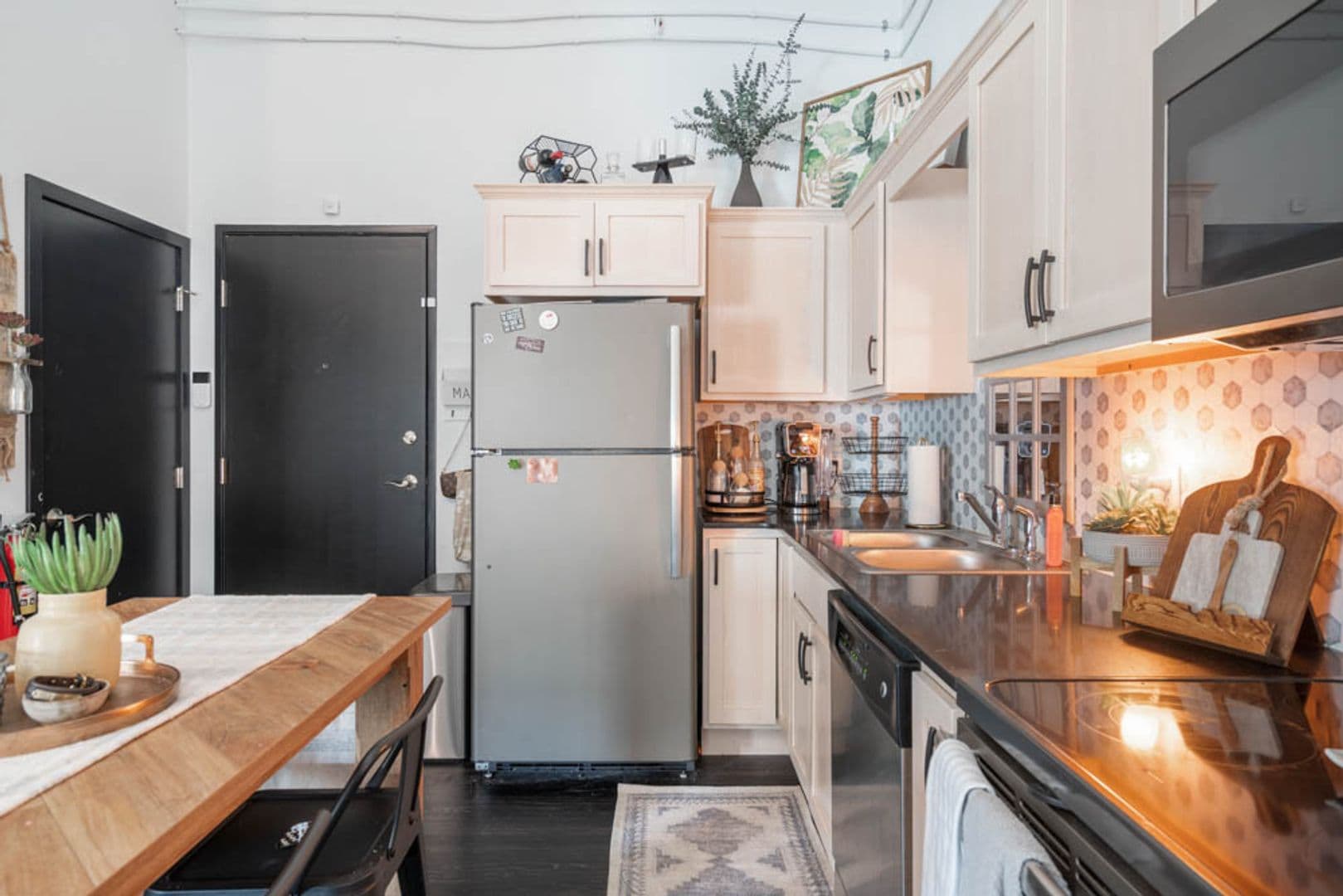 Cedar Falls Apartment: 917 W 23rd St