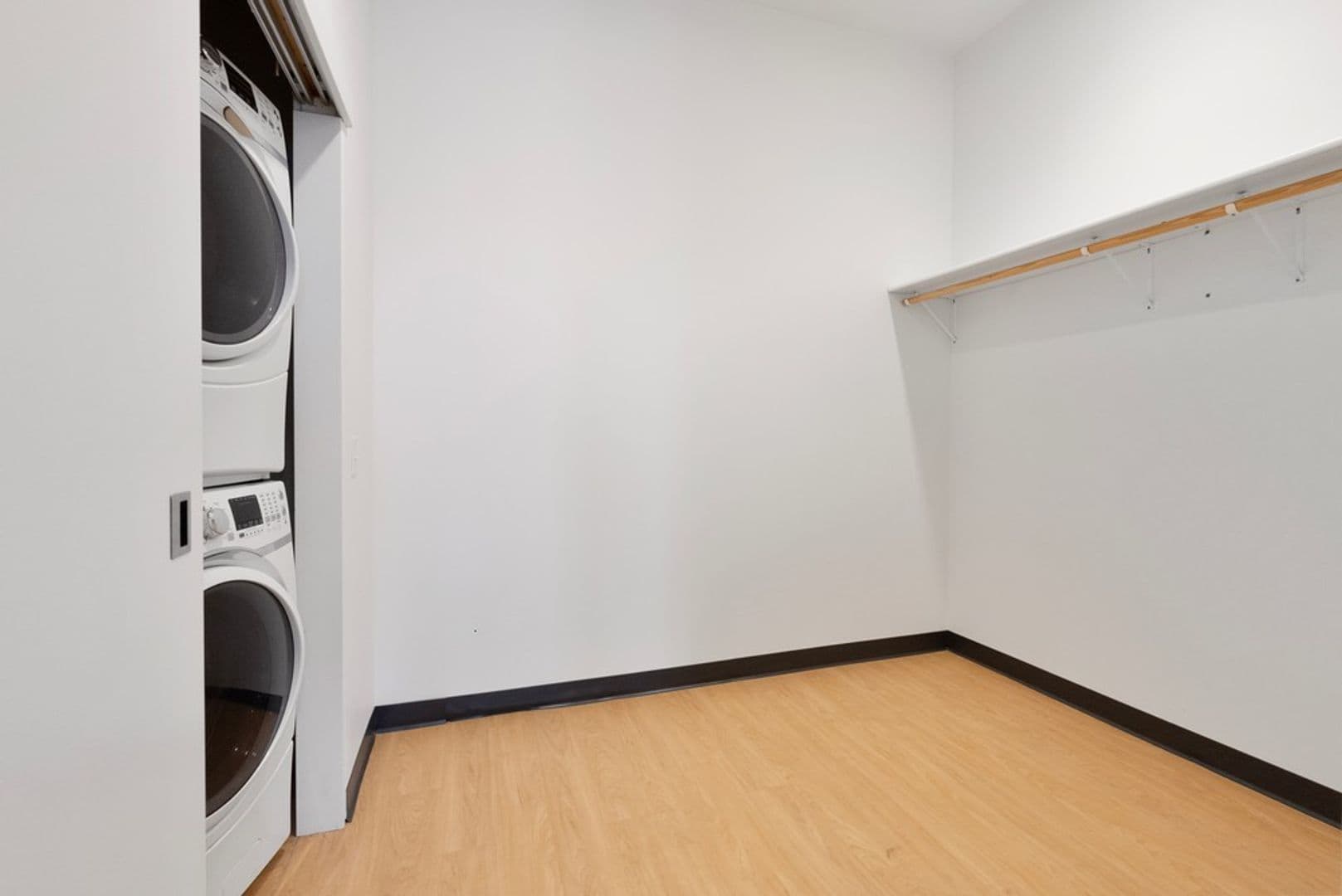 Cedar Falls Apartment: 100 E 2nd St