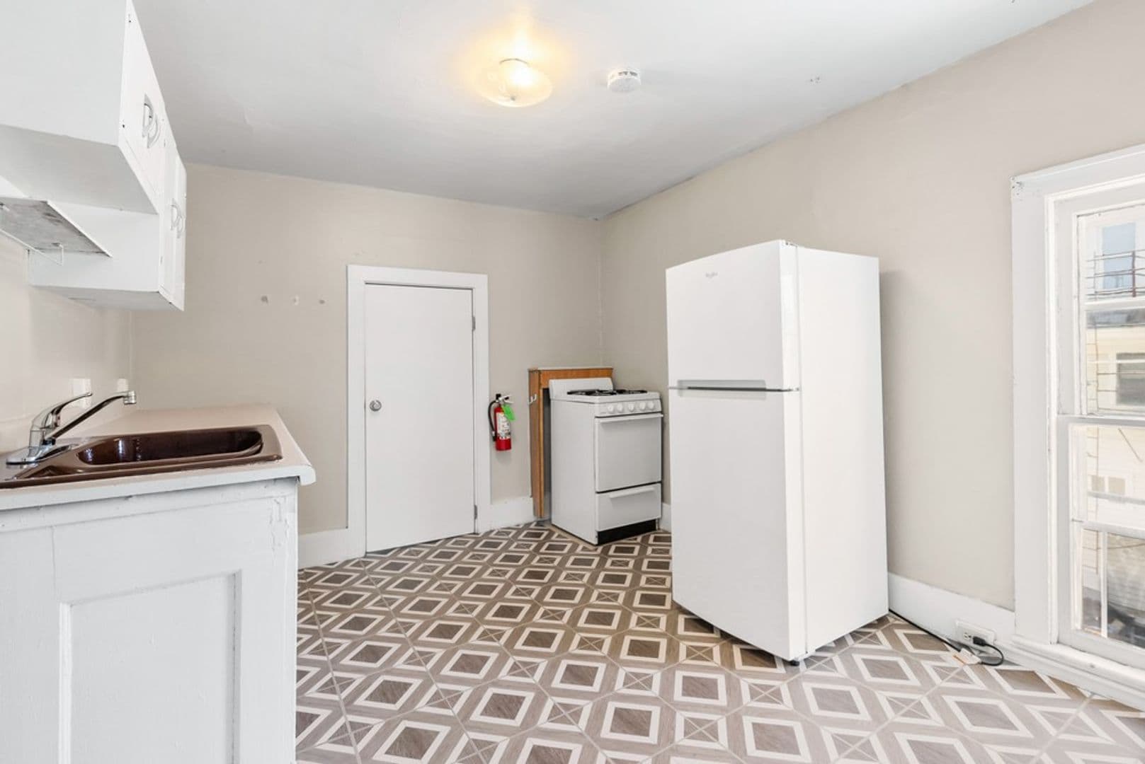 Cedar Falls Apartment: 815 W 23rd St