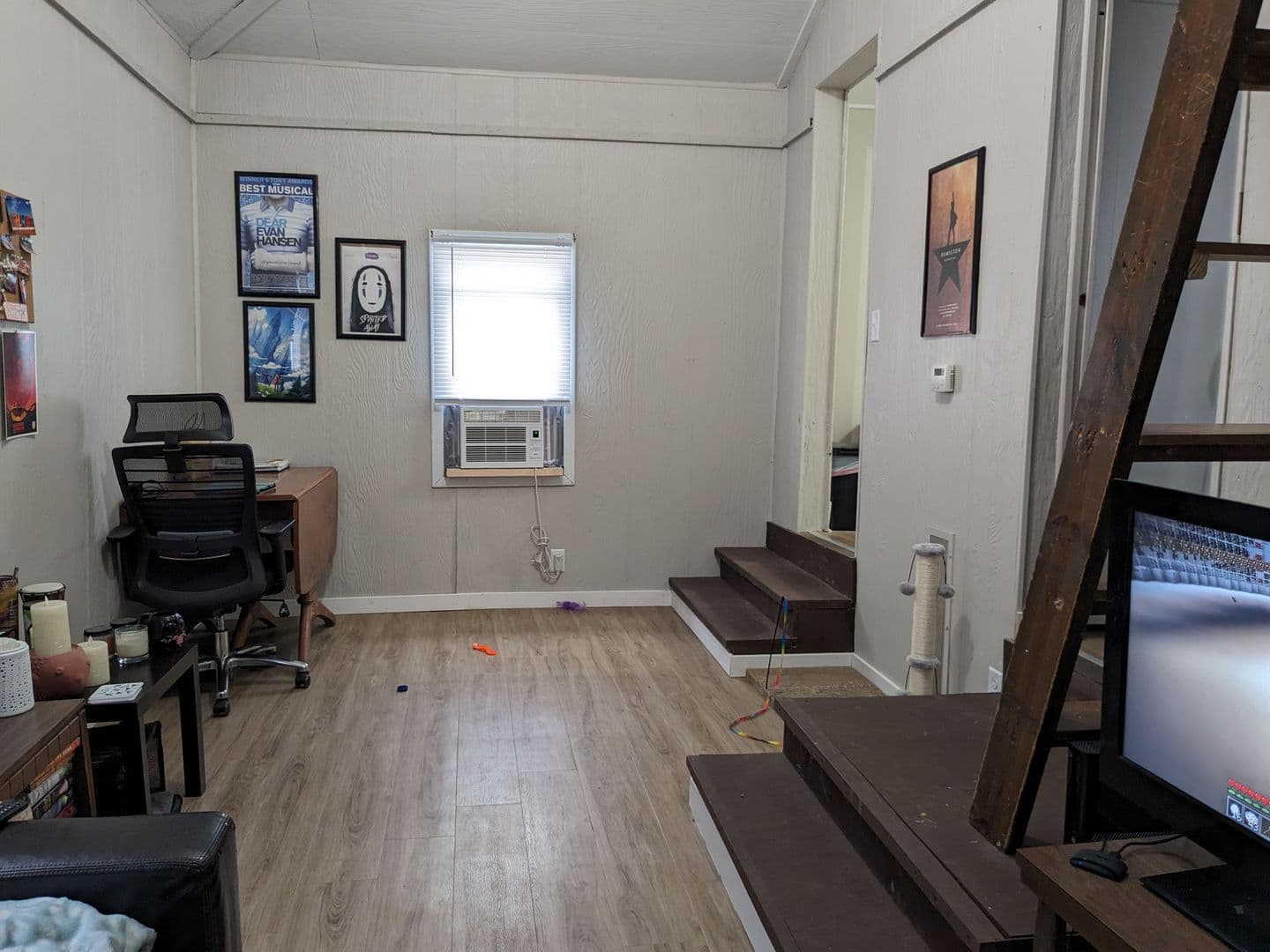 Cedar Falls Apartment: 2007 College St