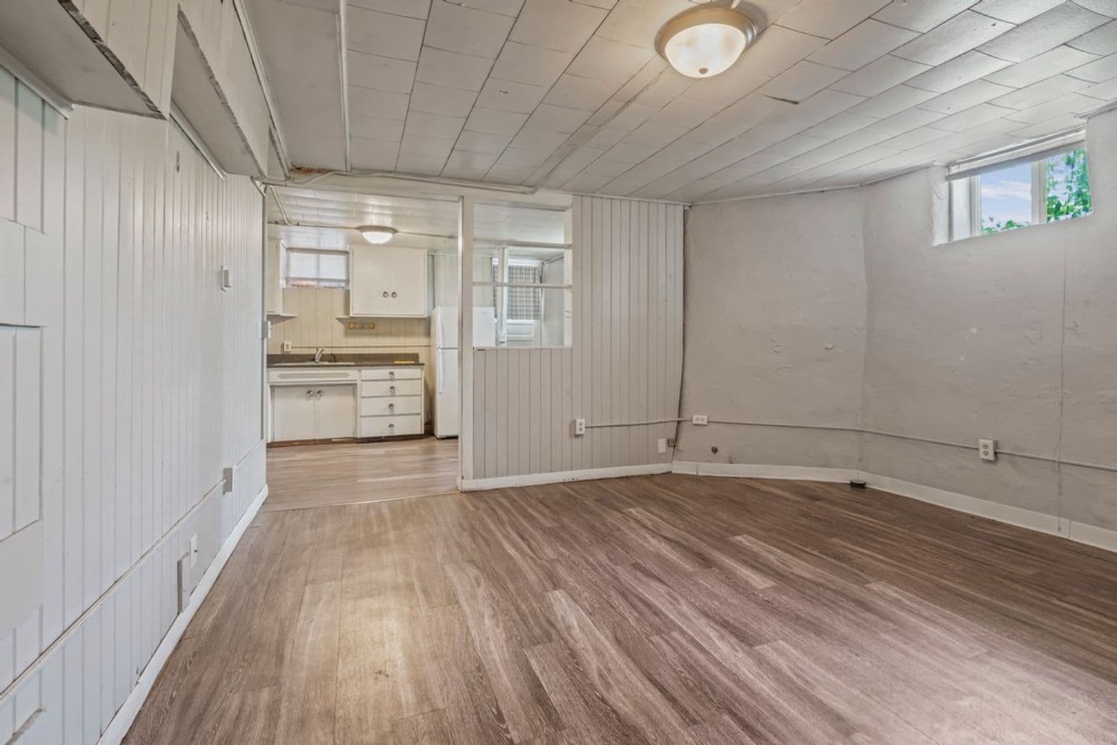 Cedar Falls Apartment: 2610 College St