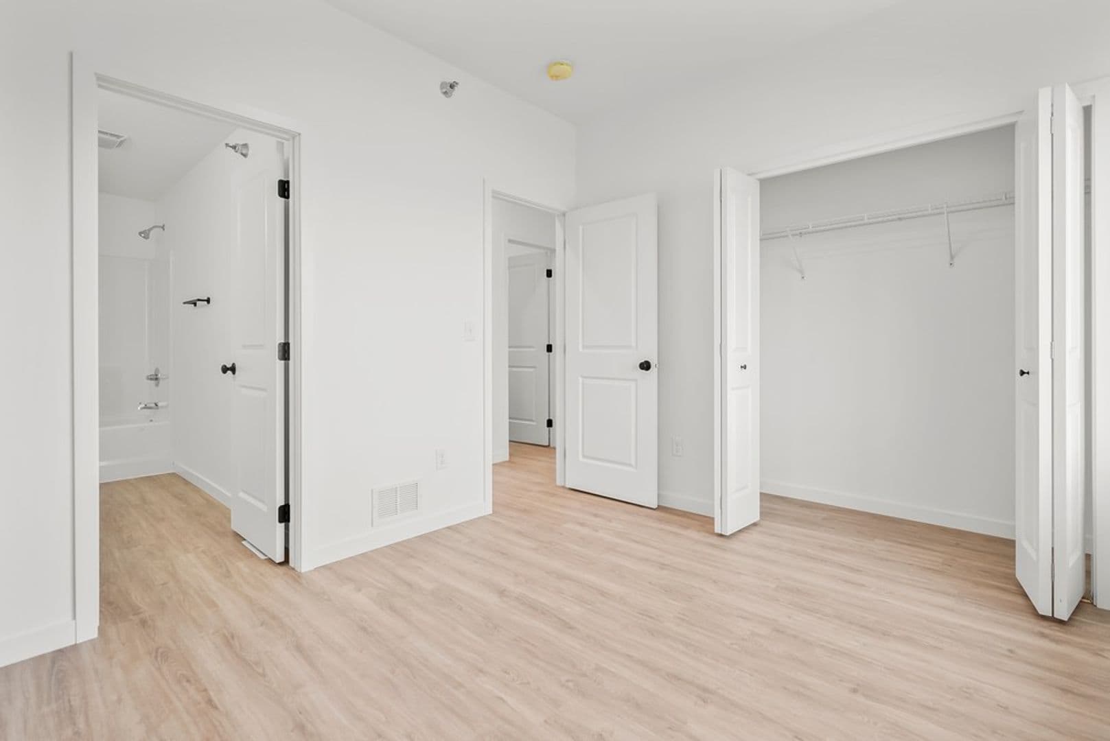 Garner Apartment: 895 W 8th St