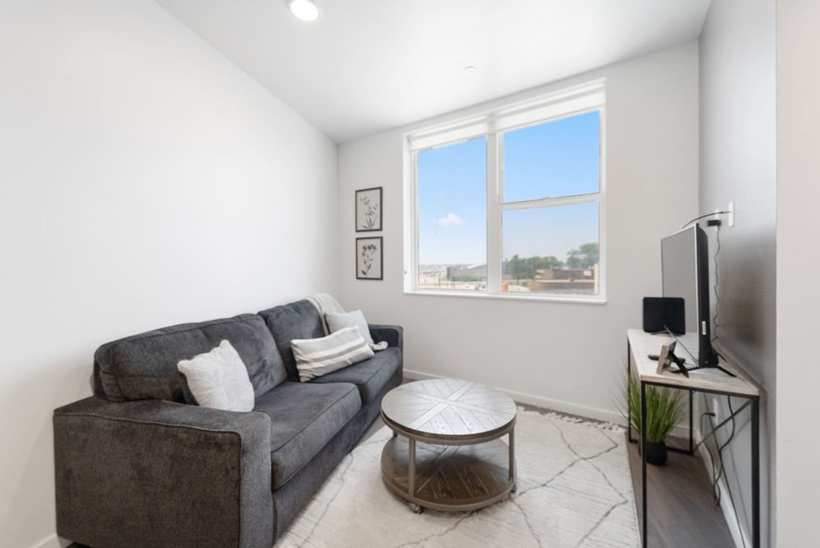Waterloo Apartment: 335 Cedar Street