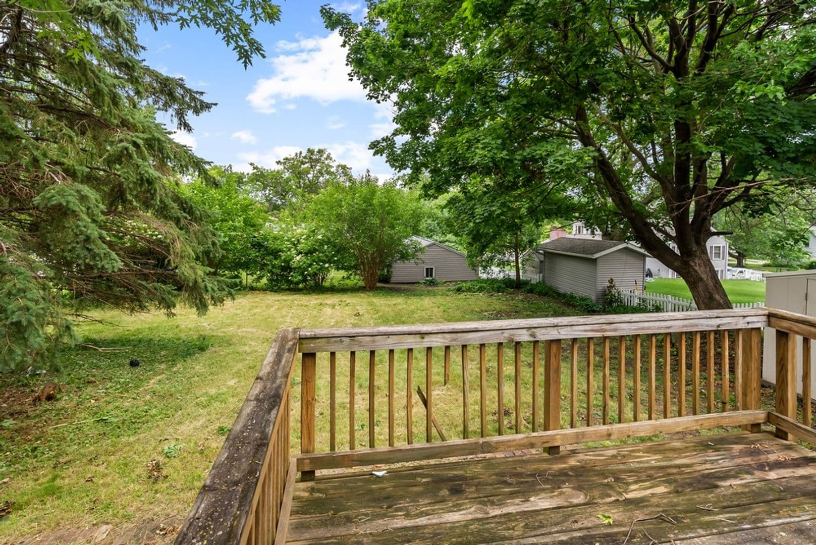Cedar Falls House: 915 W 9th St