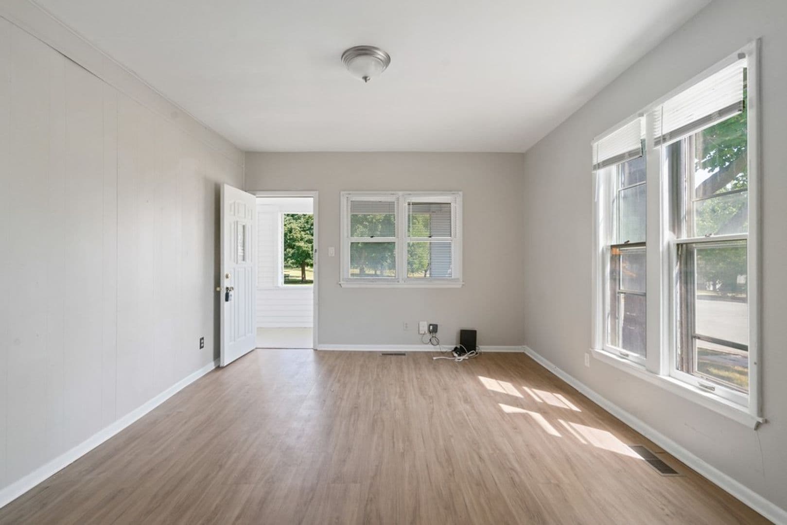 Cedar Falls Apartment: 2321 Iowa St